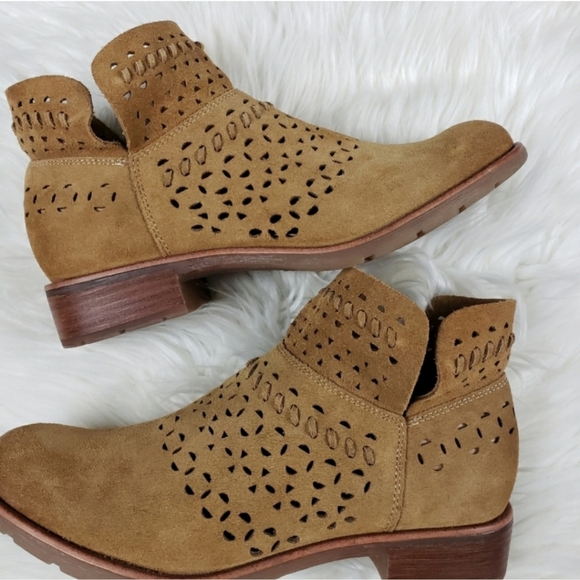 Sofft leather lazer cut booties 8.5 - Picture 9 of 15